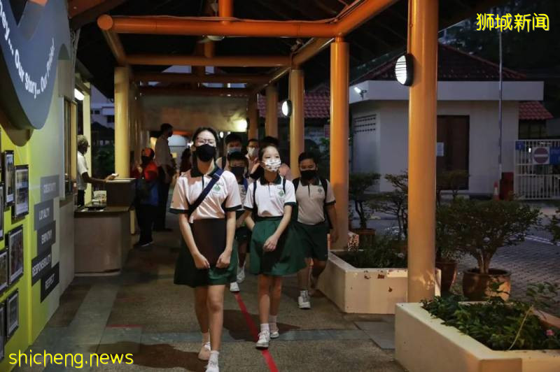 实拍！新加坡复课第一天，全岛中小学和高中出席率接近100%!