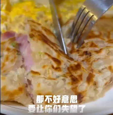 李显龙总理发声,挺中国防疫!上海的新加坡人晒冰箱,这些岛上阿姨曾囤出一个超市