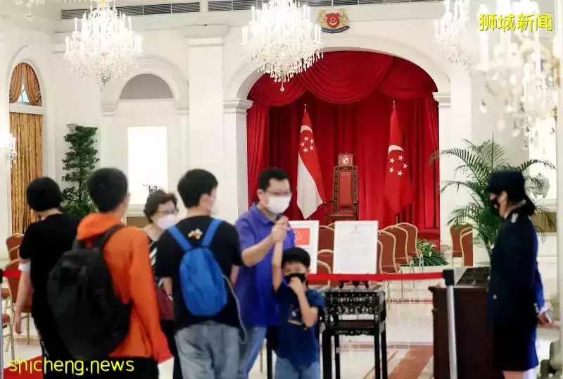 总统府开放日 数百人排队等候入场