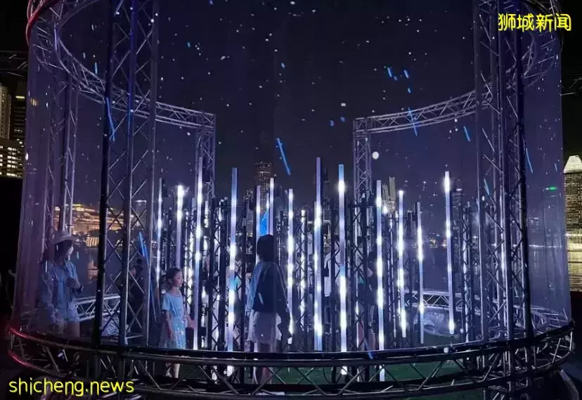 新加坡因疫情停办两年的灯光秀重现，场面疗愈到破防
