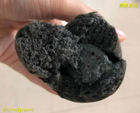 獅城IKEA售 “黑炭”熱狗面包