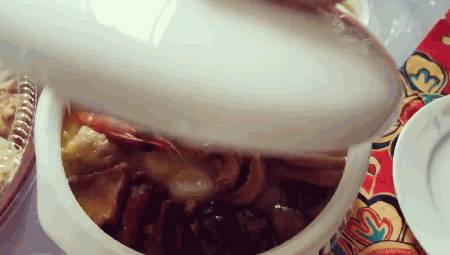 捞鱼生都要戴口罩了?外带回家不香吗