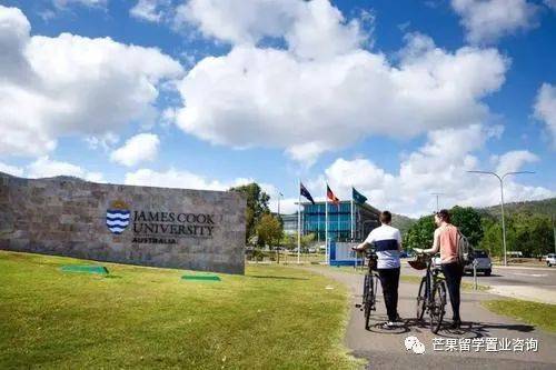 毕业月薪3至5万人民币!新加坡留学生有多少新福利