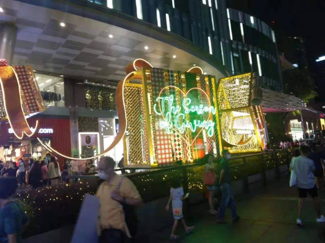 年底了 挤！爆！了