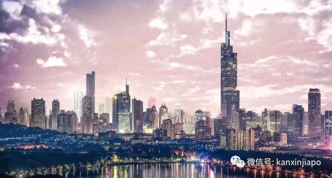 穿防护服飞南京,“真心”像极了两只大北极熊