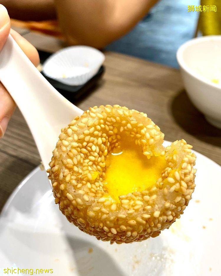 卡路里会很高🥺搜罗新加坡8大咸蛋美食!咸中带香、软糯绵密,叫人越吃越上瘾💥