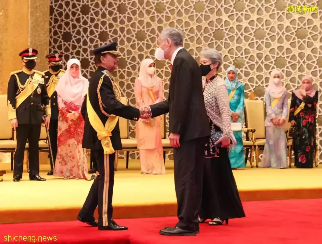 六成新加坡人對第四代領導黃循財有信心，尤其是高教育水平者！李顯龍伉俪獲文萊蘇丹授予勳章