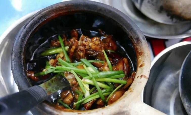 新加坡七部門聯合掃蕩芽籠紅燈區,帶走89人!持刀打架、咬警察、脫衣服… 好亂