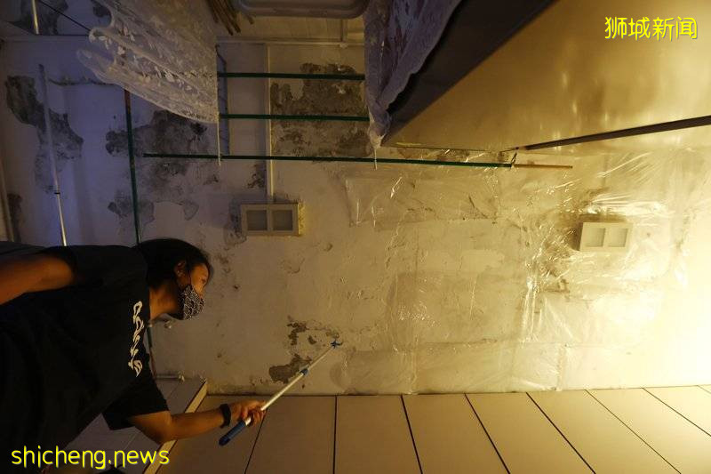 楼上水管漏水 楼下天花板“雪花飘” 