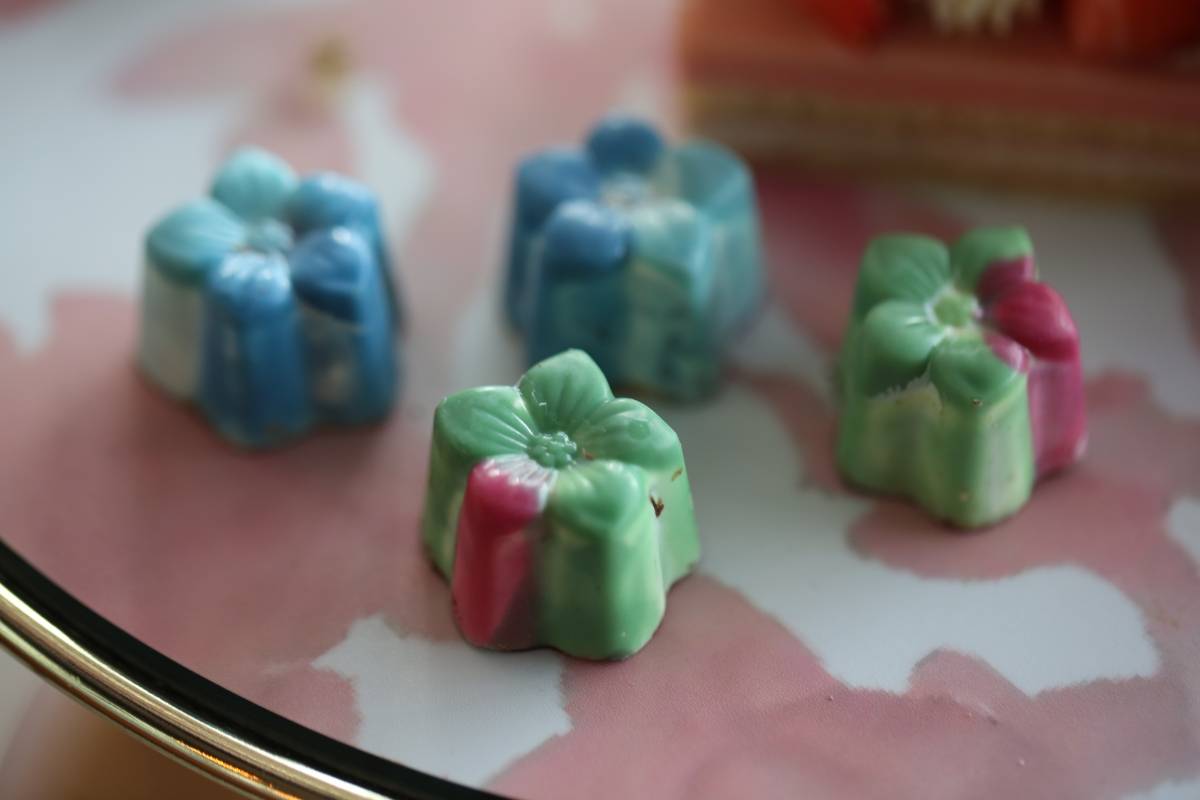 浪漫櫻花季甜點🌸 限量版“草莓櫻花”下午茶，空運花瓣+仿真造型！好看到舍不得吃啦