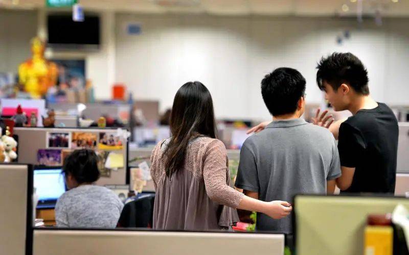 新加坡人力部发布报告：今年上半年就业人数锐减近13万，精密工业成亮点