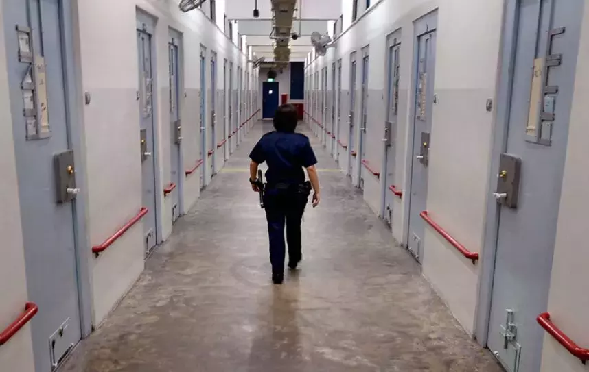 新加坡这个16岁少女离家出走,被迫卖淫