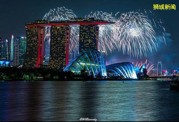 坦克、戰鬥機、傘兵出動!55年了,新加坡終于讓全世界感動哭泣