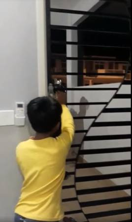 【柔佛人頭條】馬勞偷偷回家 爲至親造驚喜 久違抱抱