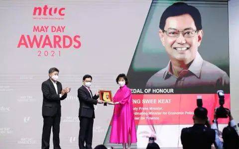 今年的新加坡劳动节最高荣誉奖章颁给了谁