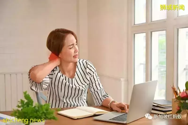 治疗师:经常喉咙痛声音沙哑,可能与戴口罩和居家办公有关