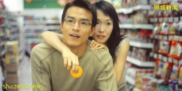 新加坡美女,演过小龙女,11年恋情被出轨,却50岁被宠成公主