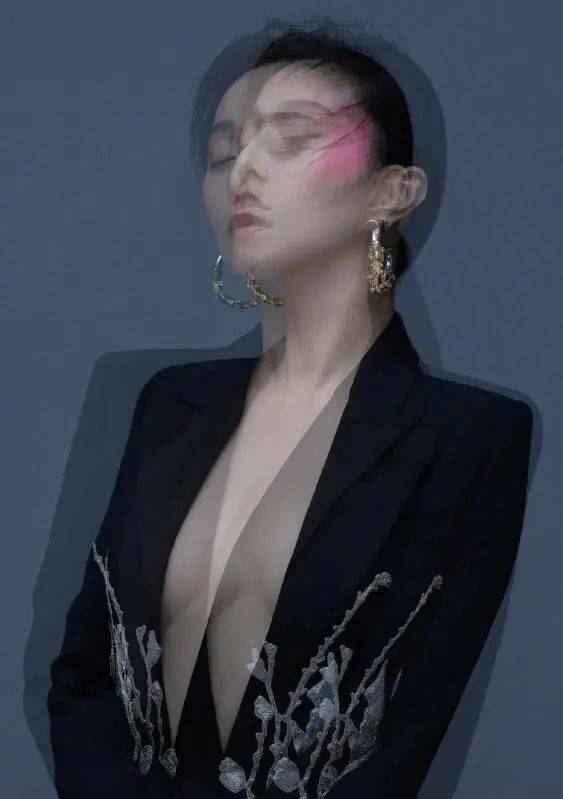 范冰冰罕见大尺度,登新加坡杂志,好身材太劲爆