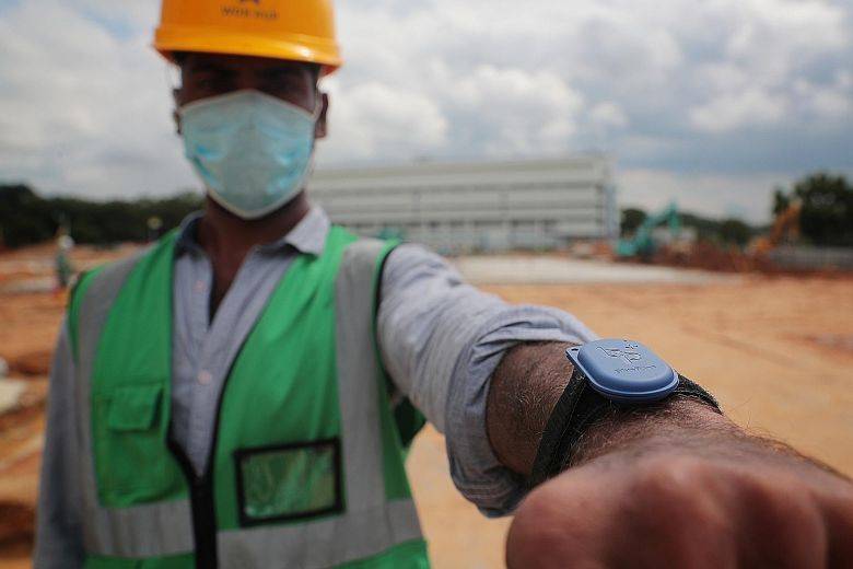 D'Crypt公司推出新防疫追踪器 45万客工将陆续配备蓝色手环Bluepass Tokens