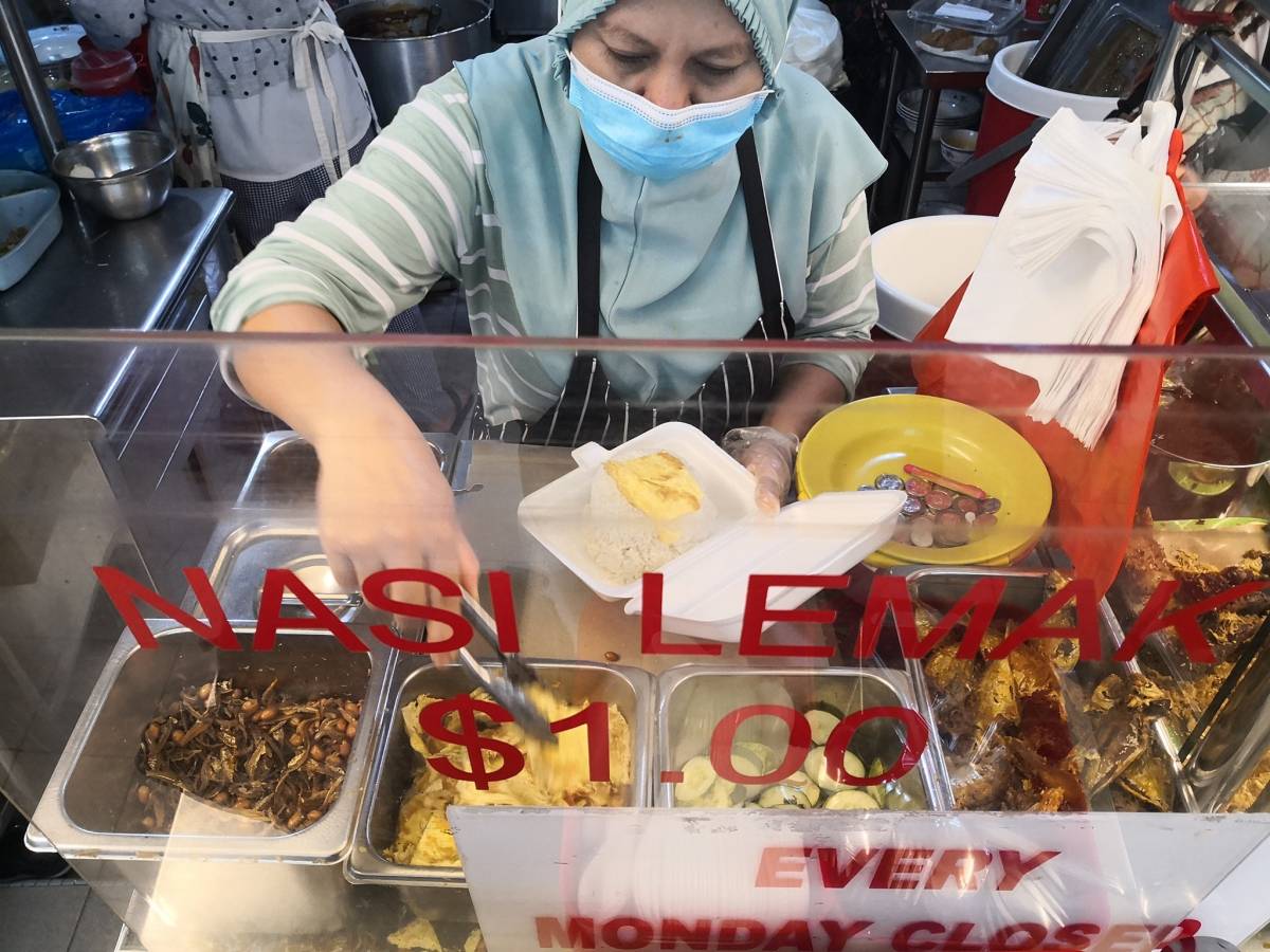 34年不起价👏 大巴窑爆火S$1椰浆饭!煎蛋+炸鸡配Sambal🤤 早午晚餐都想吃