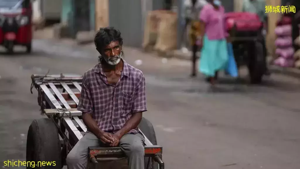 斯裏蘭卡總統搭軍機出逃後，抵達新加坡