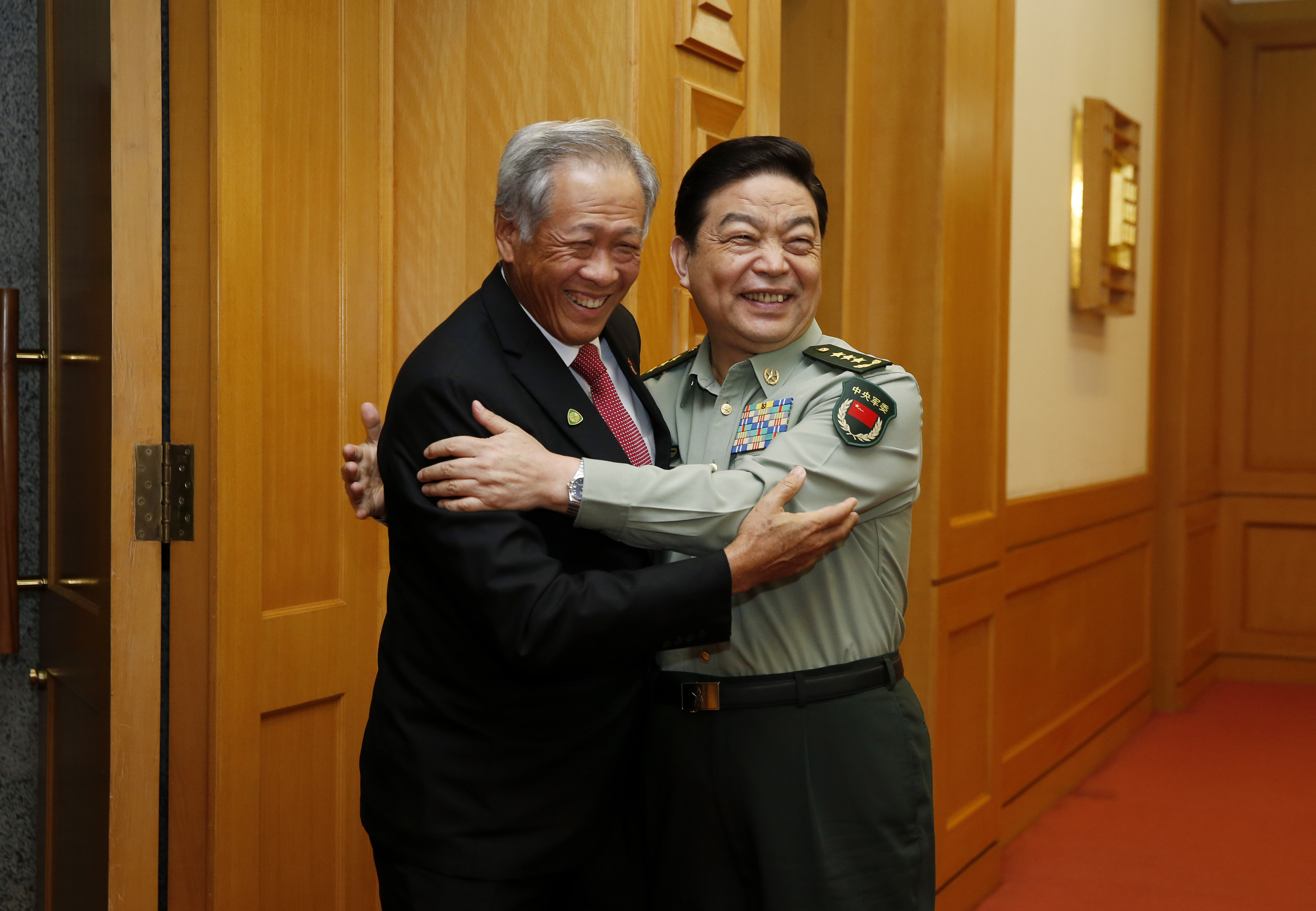 新中两国防长再熊抱 黄永宏和常万全互称“好朋友”
