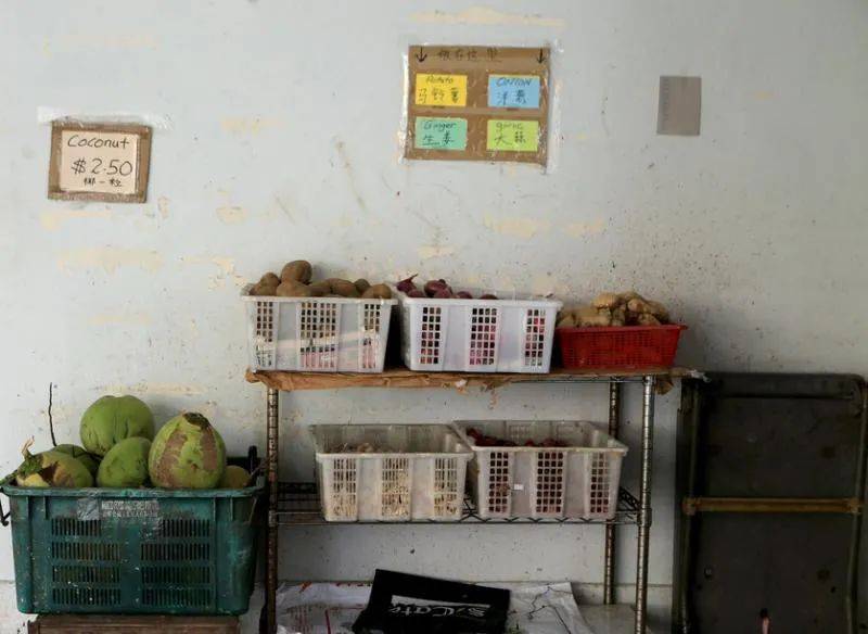 新加坡居然有設在有地私宅區、地下防空壕的老牌雜貨店,你見識過嗎