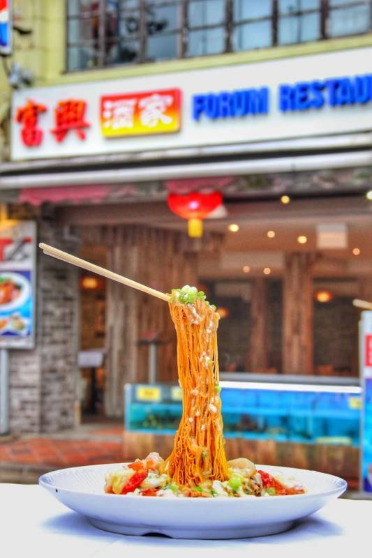 狮城港式粤菜四大名厨之一,坐镇新加坡河畔20年老字号,为你带来惊喜和福利