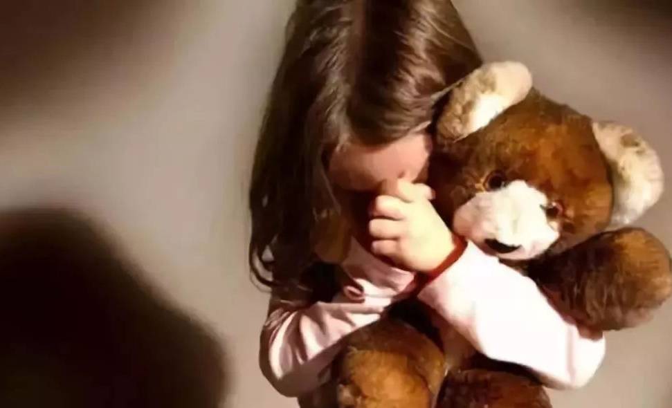 新加坡67岁巴士司机性侵继女长达20年,为何不揭发?