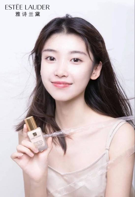 王思聪又上热搜了!点赞网红“不怪男人为她出轨”!网友:跟新加坡女伴真像