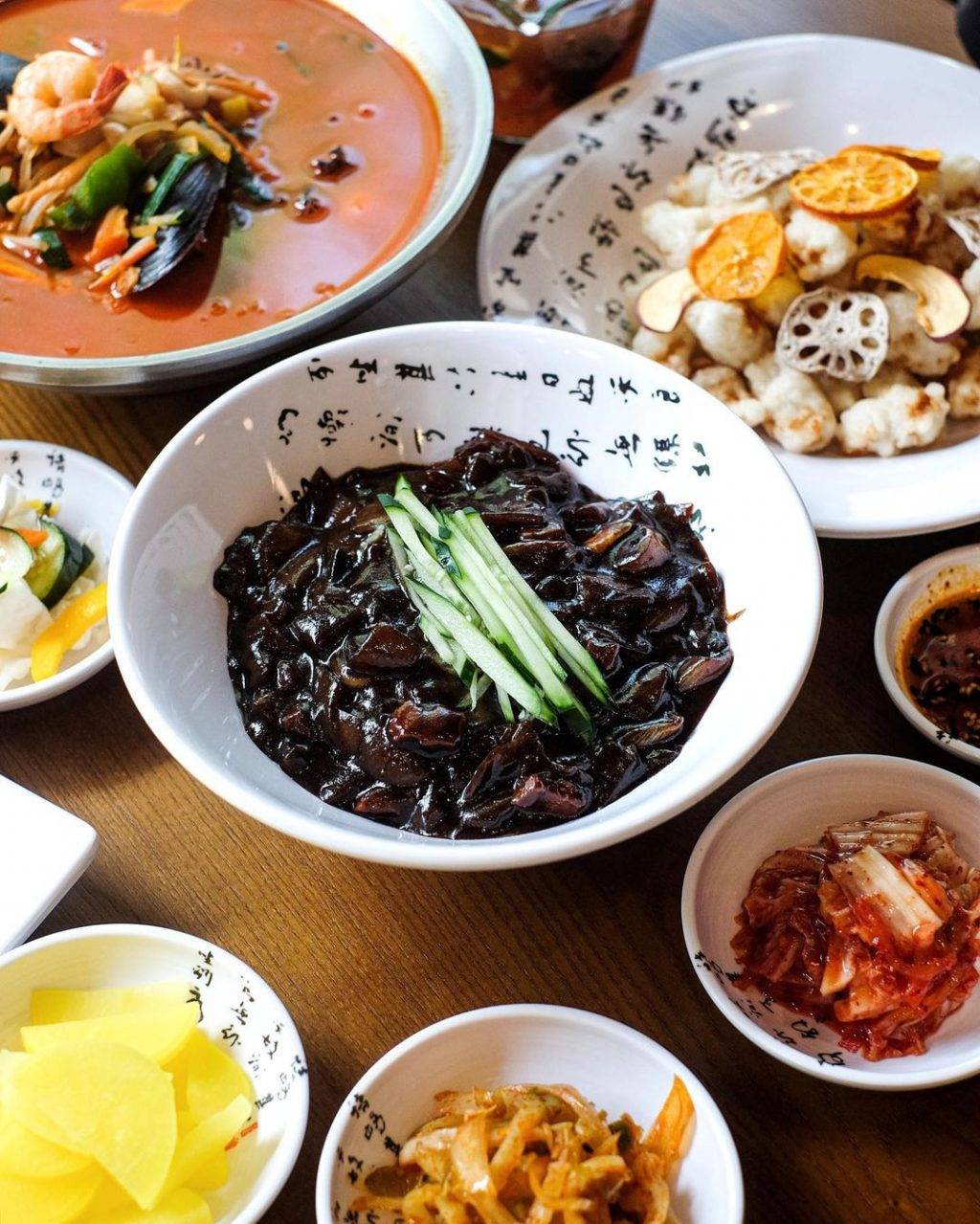 来Itaewon Jjajang嗦面！🍜炸酱面+海鲜面+糖醋肉，将韩剧里的中华料理搬进现实