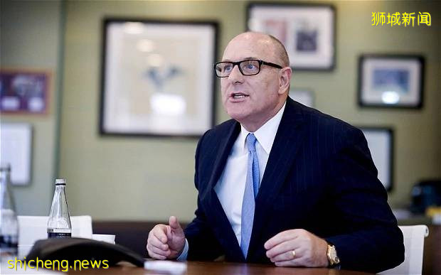 15岁就辍学的少年,竟创办了一家价值约10亿英镑的公司,如今被授予英国终身贵族爵位,光鲜背后,都是无人知晓的努力和坚持