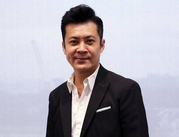 自称戏子无家 曹国辉避谈家庭女儿