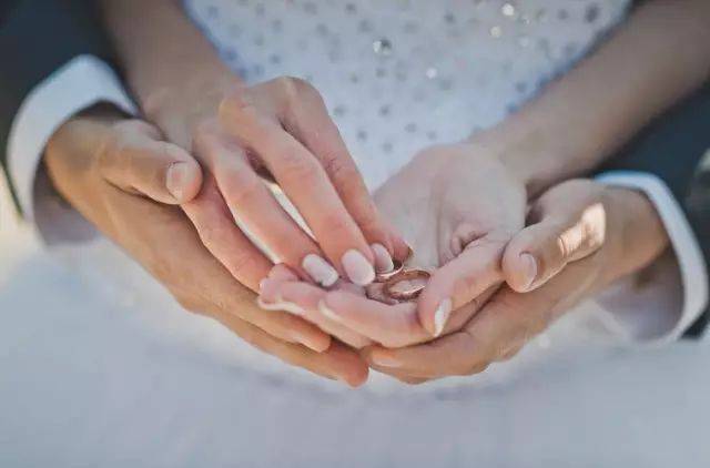 持WP准证和新加坡人结婚，能否换成DP