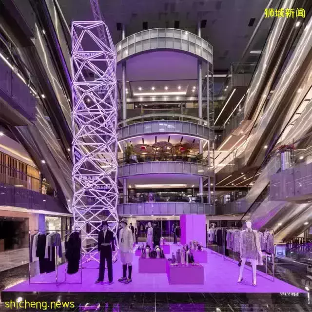 Prada Glow快閃店抵達獅城🇸🇬全場夢幻紫，散發賽博朋克未來感💜打卡限期至12月31日