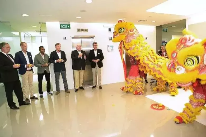 新加坡過年比中國還熱鬧！搶頭香、換新鈔、送橘子……你還知道哪些習俗