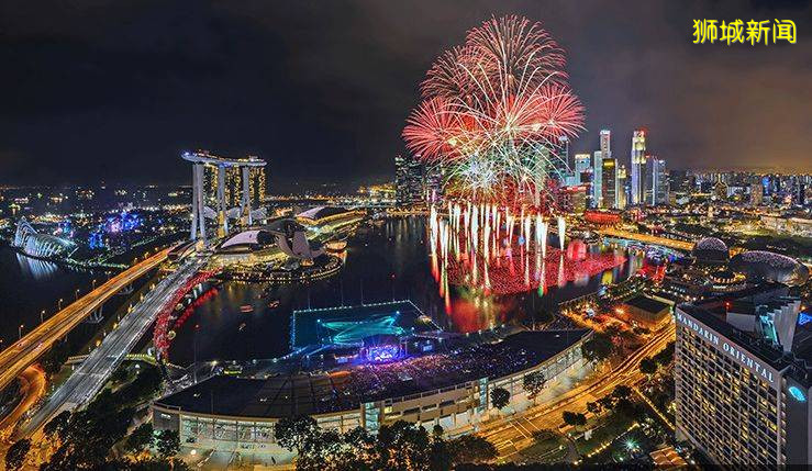 坦克、戰鬥機、傘兵出動!55年了,新加坡終于讓全世界感動哭泣