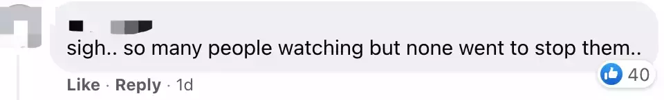 視頻曝光！新加坡兩男子大街上憤怒互毆，一人滿臉是血