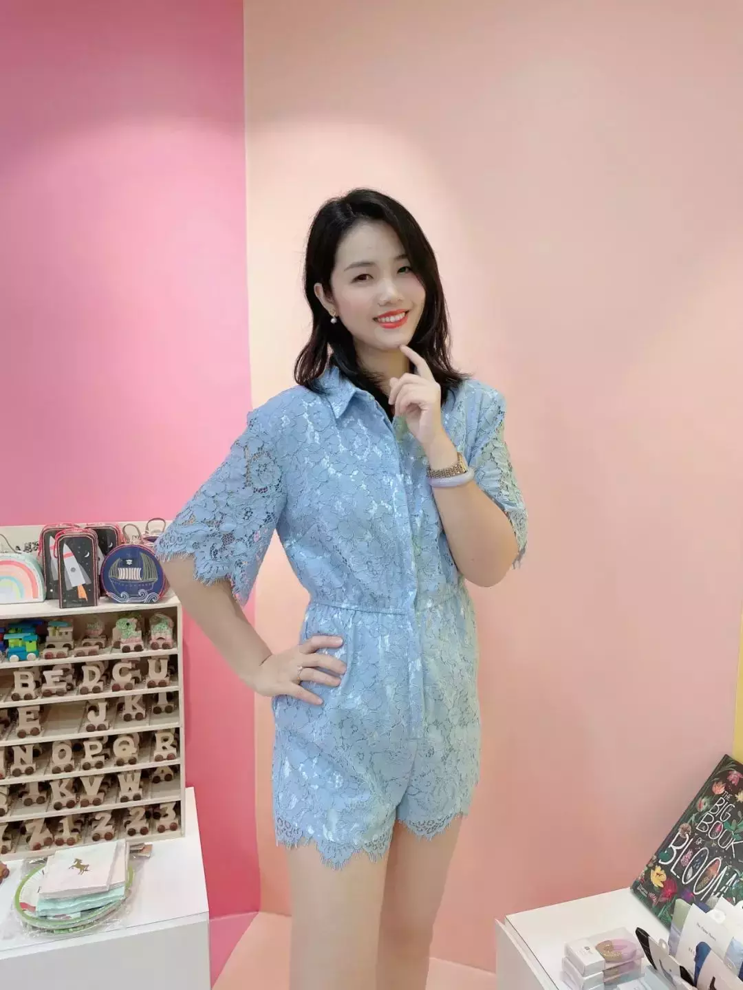 我们挖到了新加坡宝藏童装品牌,新年亲子装穿出了明星的感觉