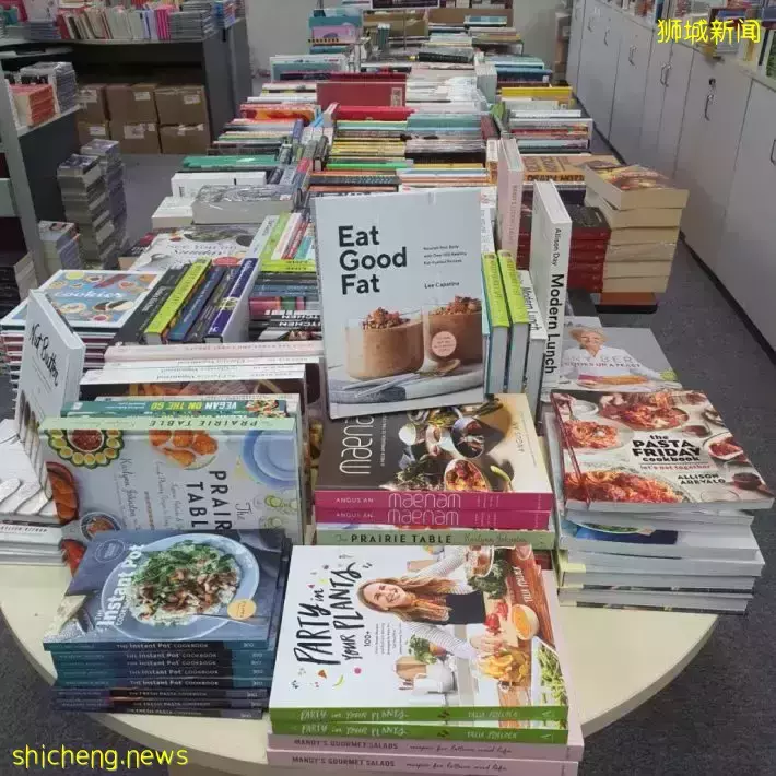 Times图书清仓大促低至3折!还有25新币一袋书的活动哦