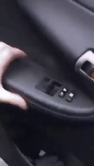 眼前爆炸!新加坡男子逃出乌克兰:“我做好自卫杀人准备”