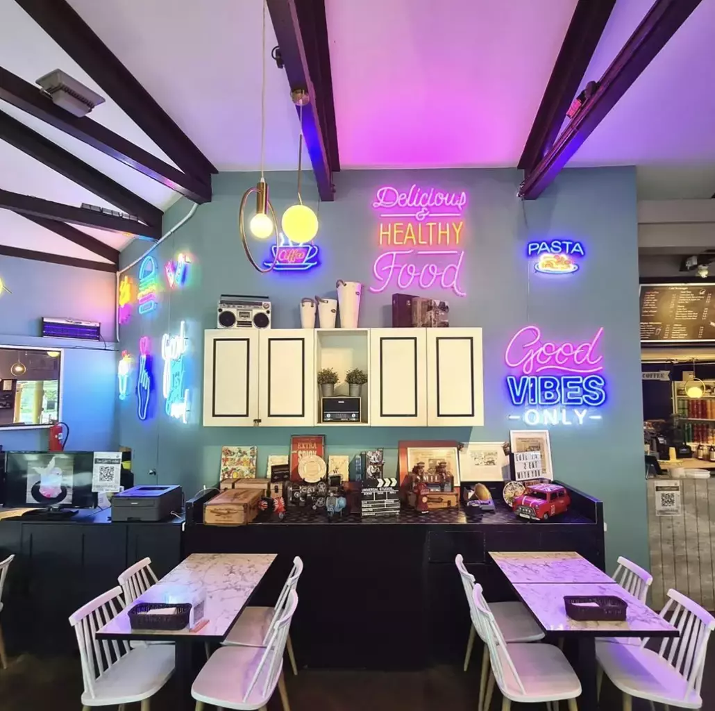 春天来到,找个阳光暖暖的午后一起去喝杯咖啡吧!坡岛这几家氛围感满满的咖啡店你一定不能错过