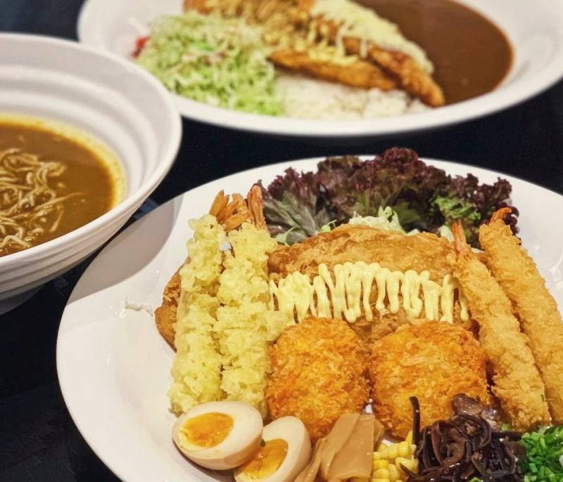 盤比臉大的日式靈魂咖喱飯🍛！ 料超足+量超大！新店開張隱藏菜色大公開！新店開張還有特價券可領喔