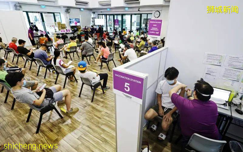 7月26日和27日,新加坡民众可到两个居民委员会中心领取自助检测仪