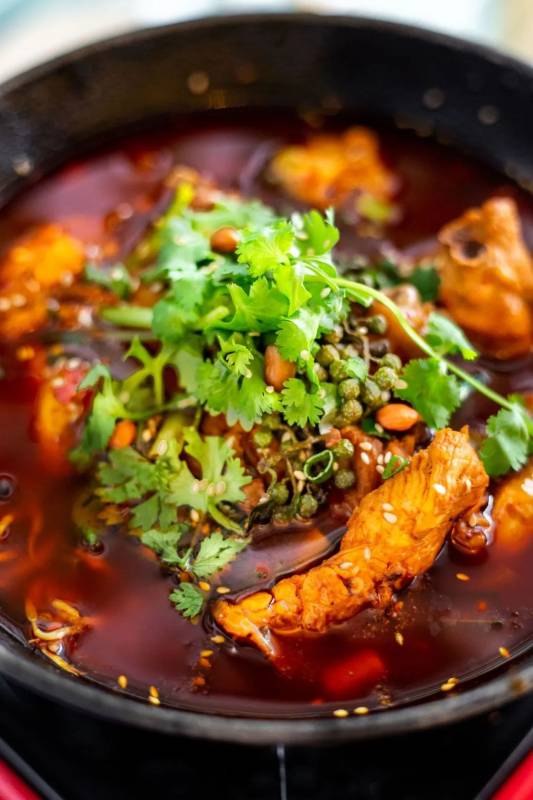 胖胖鸡携新装修强势回归!鸡公煲串烧自助买一送一,无限量供应