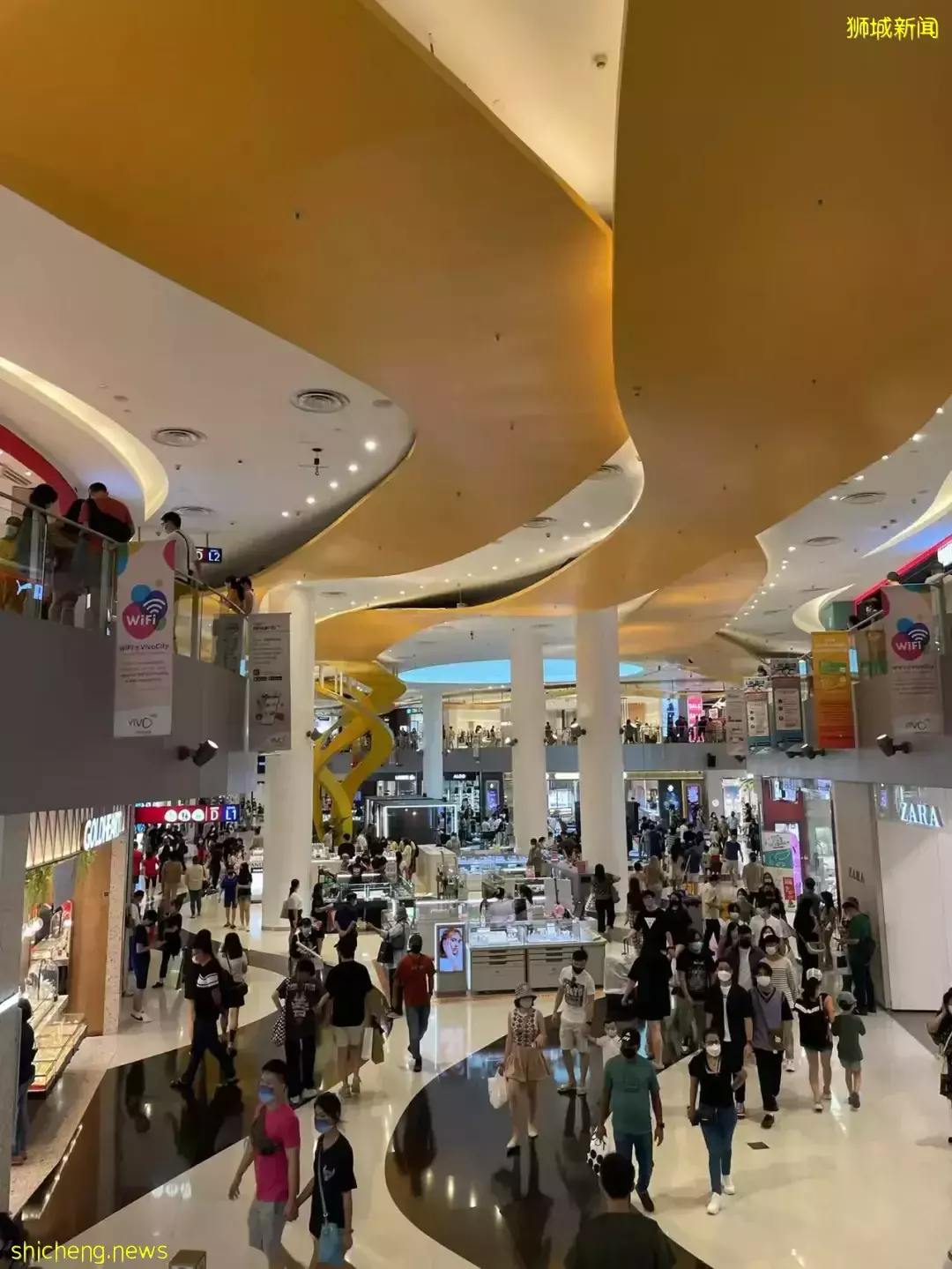 新加坡回到疫情前: KTV、商場、景點爆滿！周末28萬人湧去新山