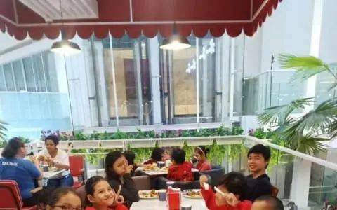 居家學習期間仍可獲得餐食補貼，新加坡政府繼續爲4萬7000名貧困學生提供幫助