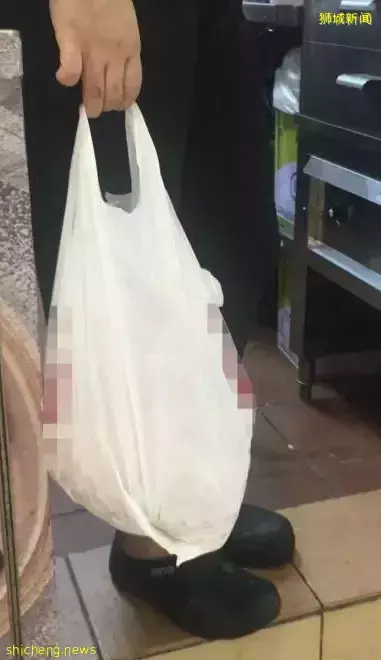 点心档女员工被指 扔10公斤排骨砸男食客下体