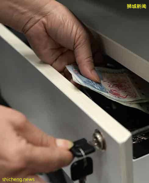 女佣偷名表 网上转卖  雇主扮买家捉家贼 