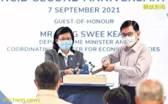 新加坡“锺南山”發話：把冠病當流感簡直是兒戲